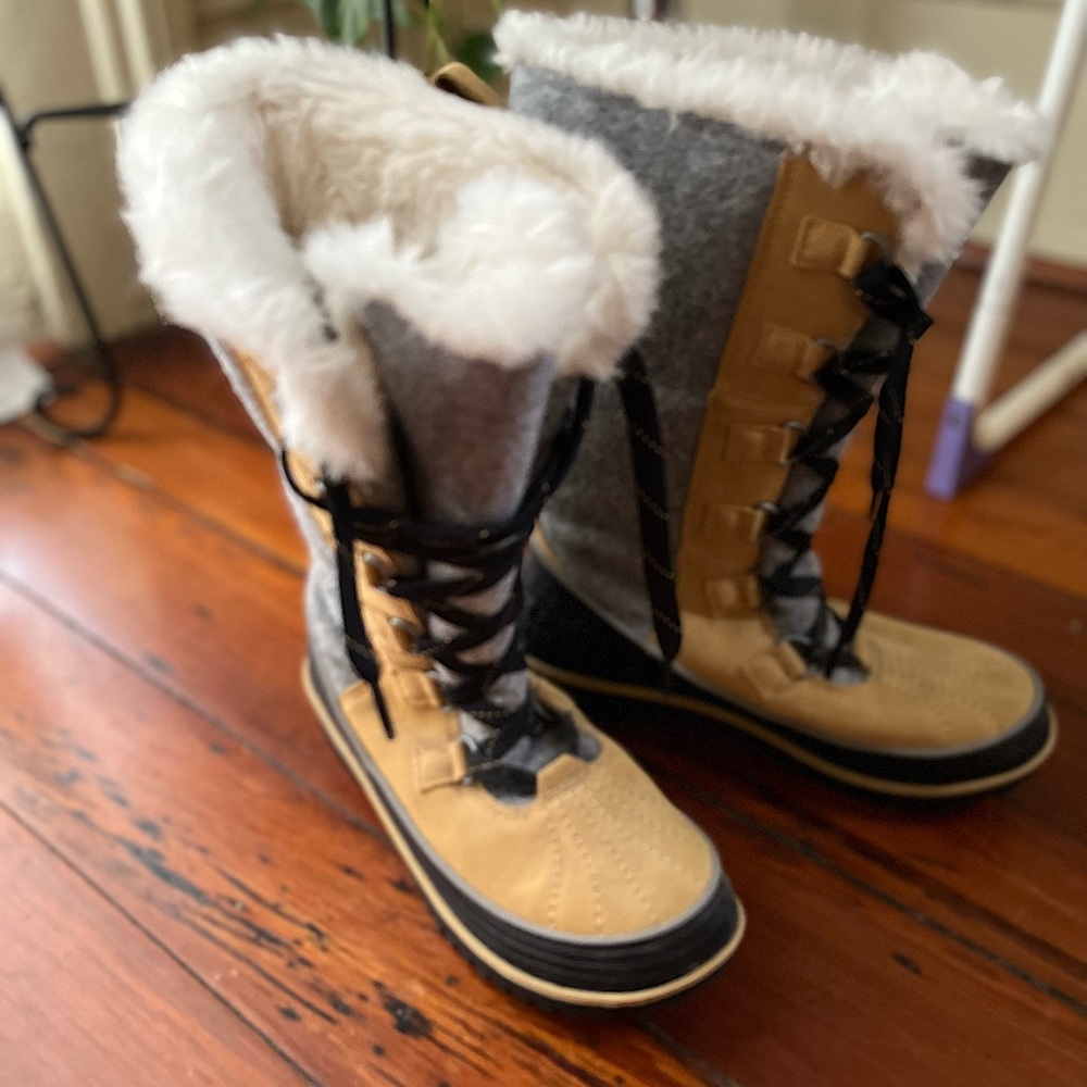 NWOT Sorel winter boots